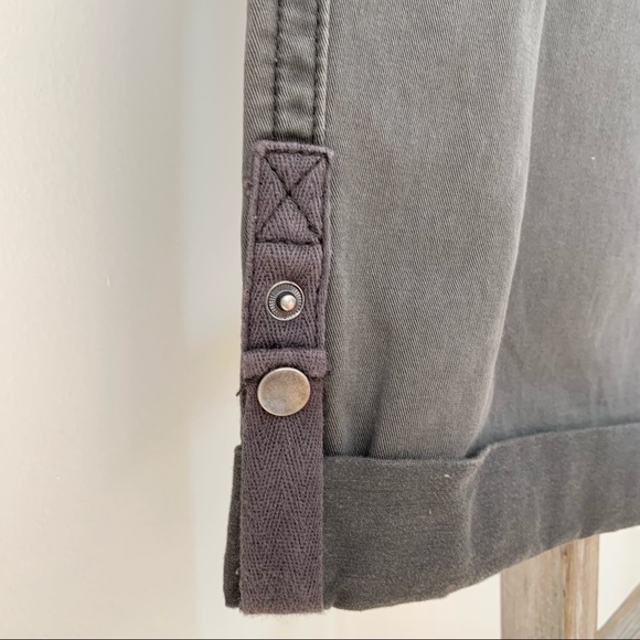 Miss Me Grey Studded Cotton Cargo Capris NWT Size 27 - Picture 10 of 13